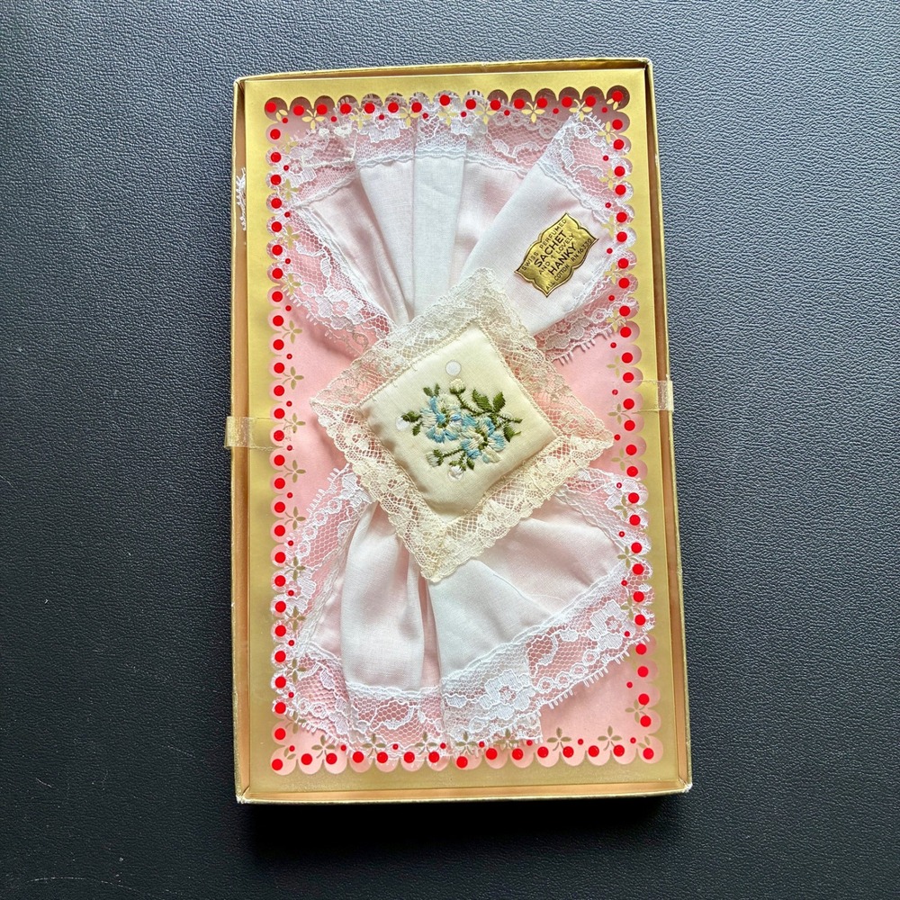 VTG Swiss Perfumed Sachet and Cotton Lace Handkerchief Gift Set RN 16330 NIB